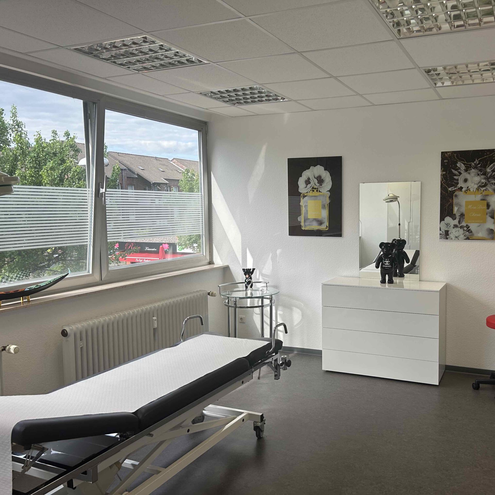Behandlungsraum der Belleeye-Ästhetik GmbH für Oberlidstraffungen